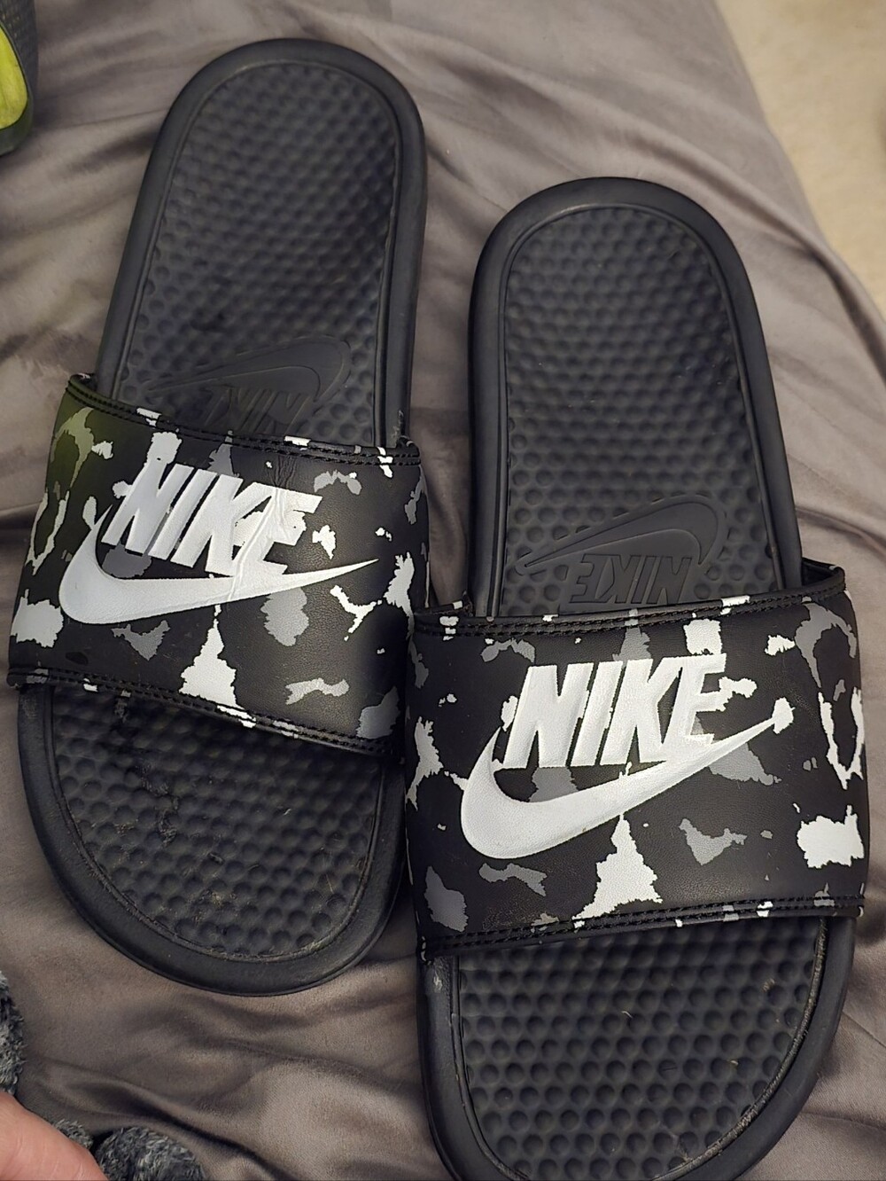 Like New Women's Size 11 Nike Slides